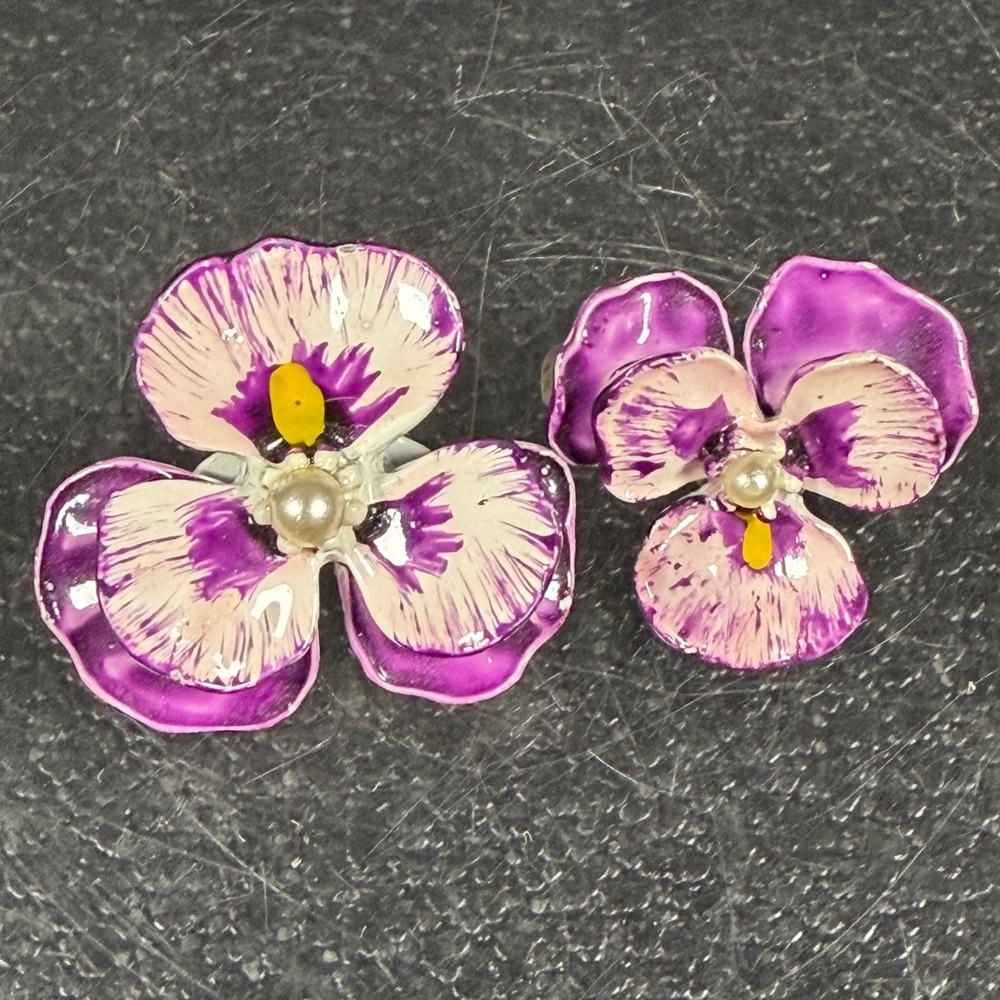 Vintage Enamel Pansy Flower Brooch Set Purple White Hand Painted Floral Pins